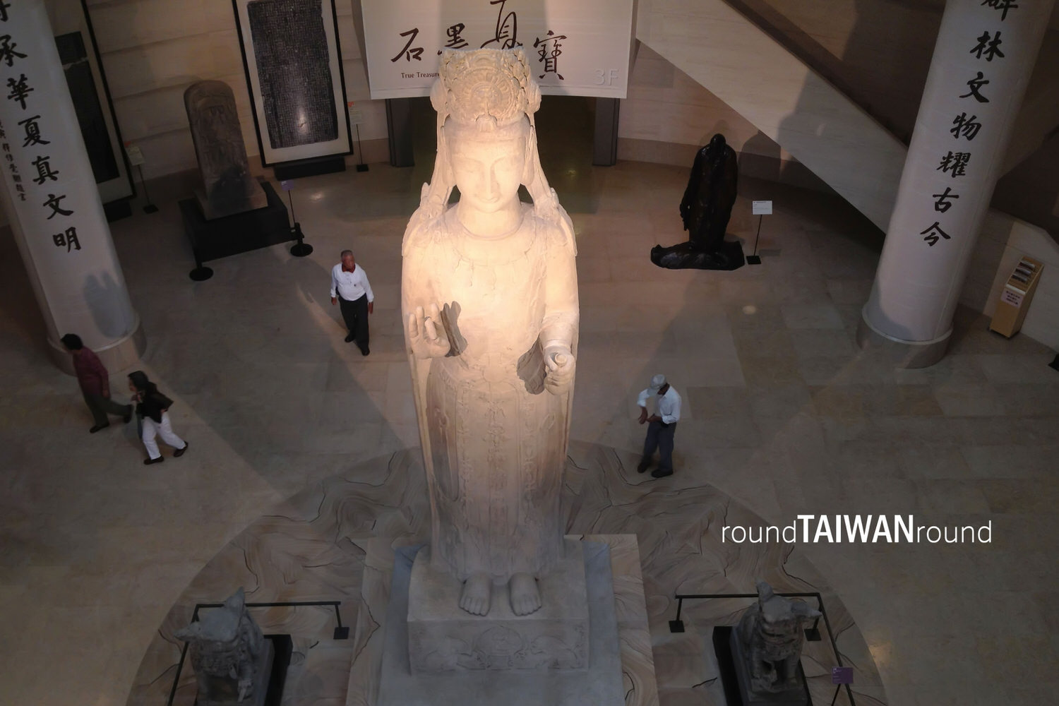 Chung_Tai_Chan_Monastery_______-027.jpg