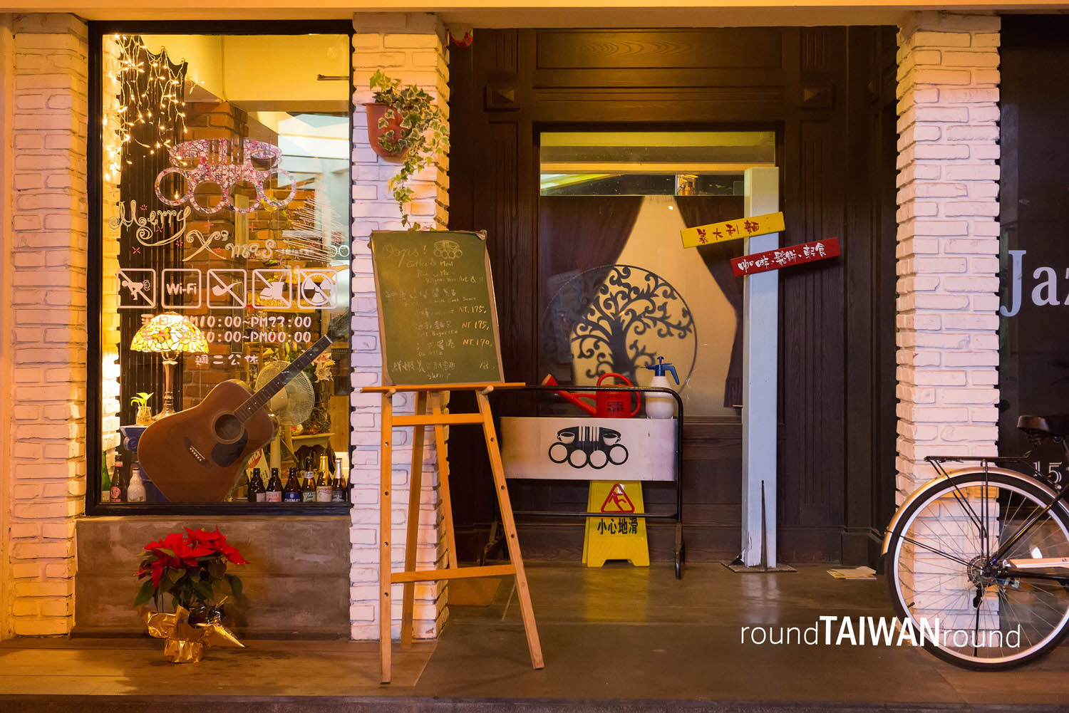 Oops_Piano_Cafe_Bar__Oops______-032.jpg