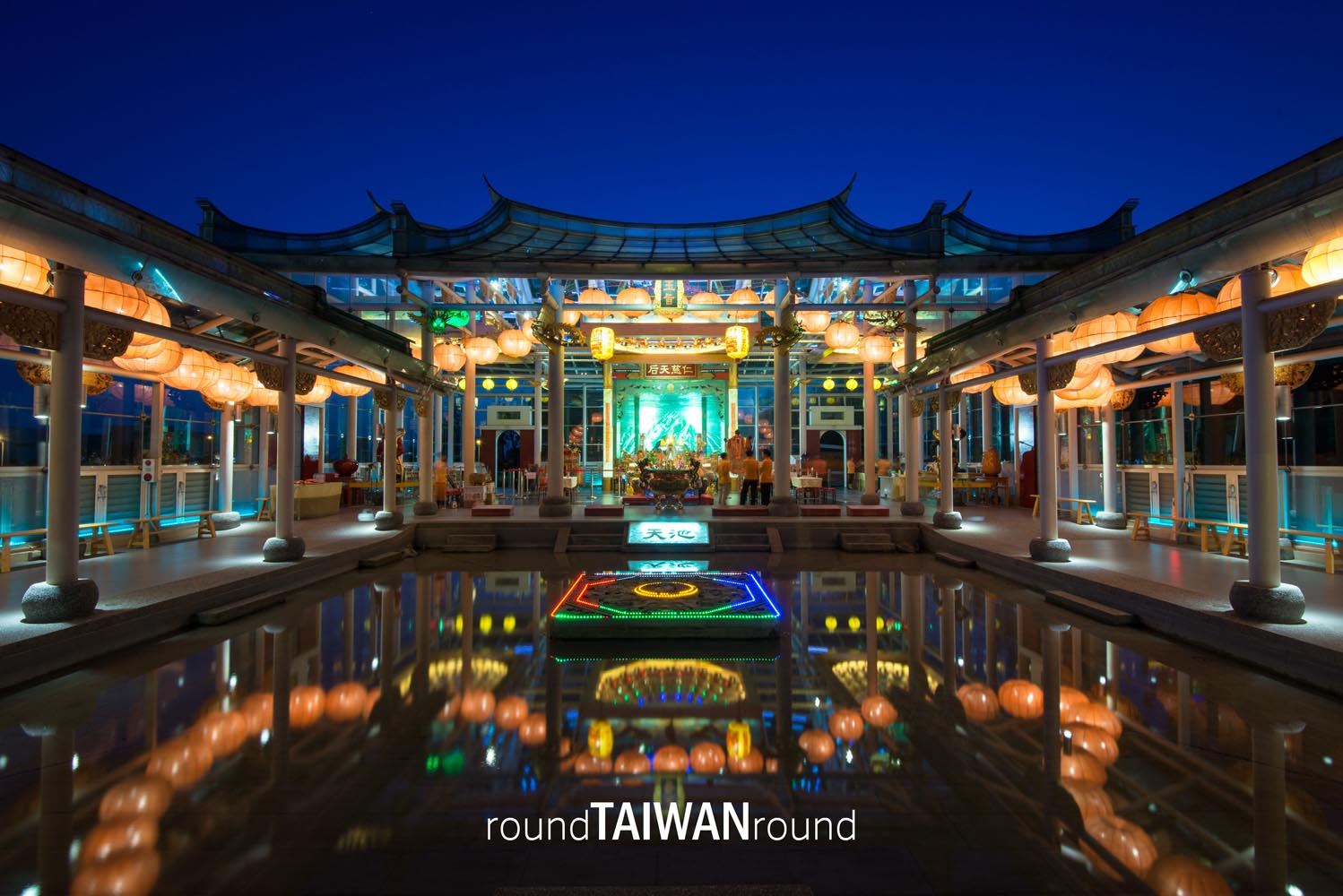 Taiwan_Glass_Galley___Glass_Temple______________-004.jpg