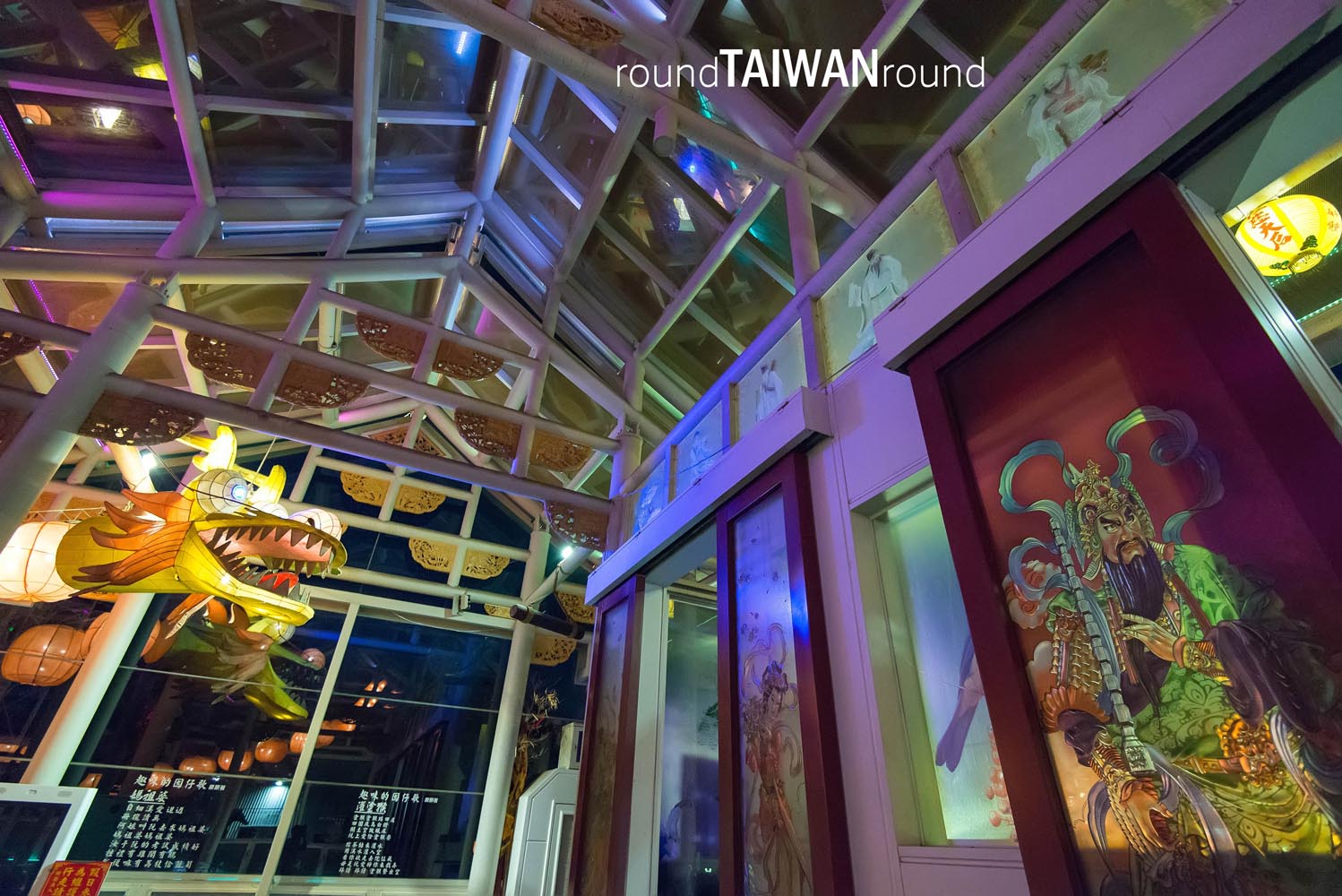 Taiwan_Glass_Galley___Glass_Temple______________-015.jpg