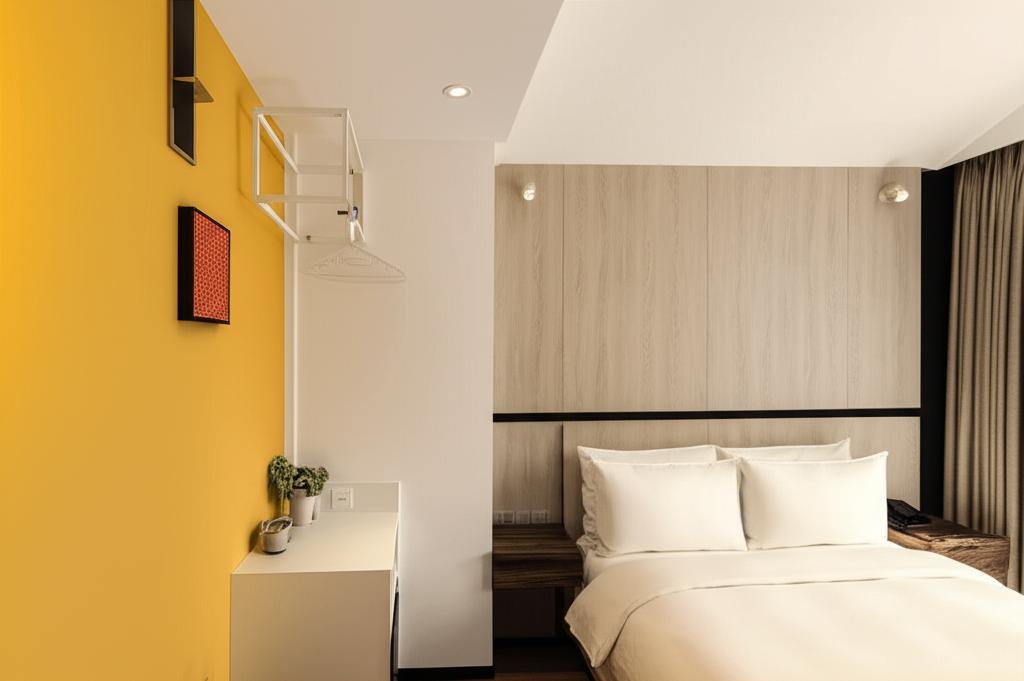 1LI7E HOTEL
