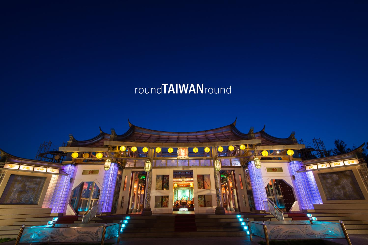 Taiwan_Glass_Galley___Glass_Temple______________-002.jpg